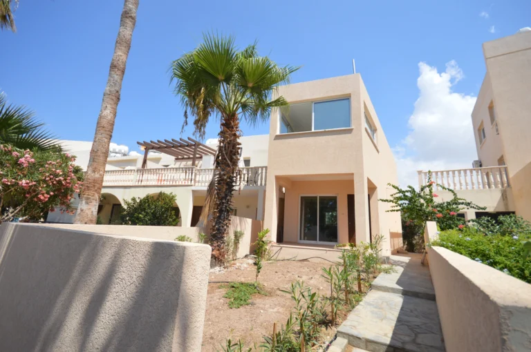 3 Bedroom House for Sale in Tombs Of the Kings, Paphos District