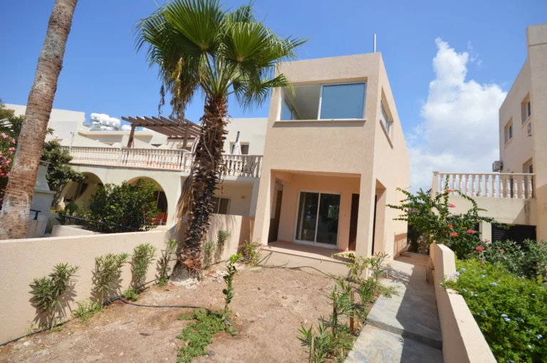 3 Bedroom House for Sale in Tombs Of the Kings, Paphos District