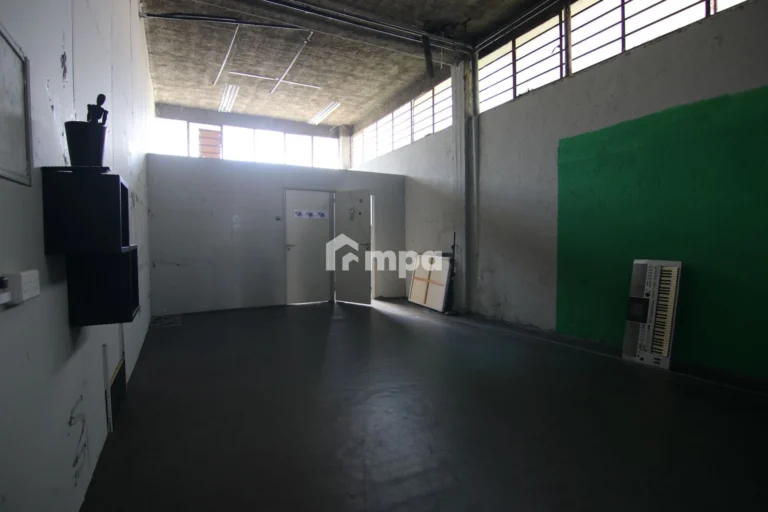 282m² Commercial for Rent in Agios Dometios, Nicosia District