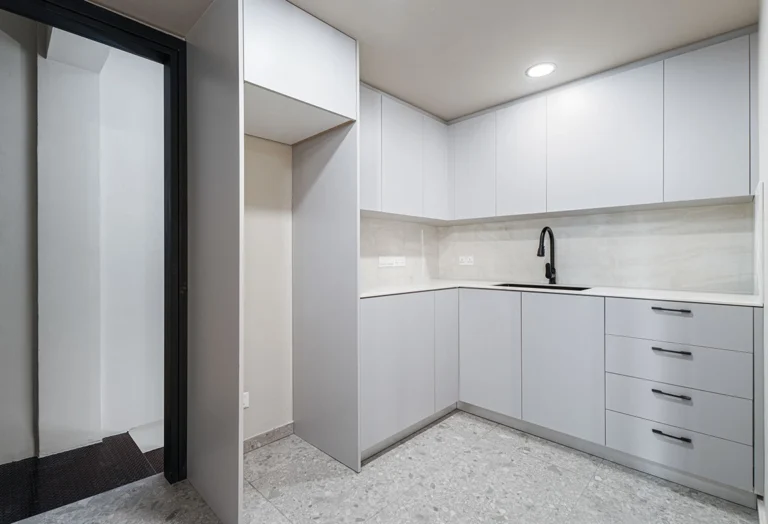 300m² Office for Rent in Limassol District