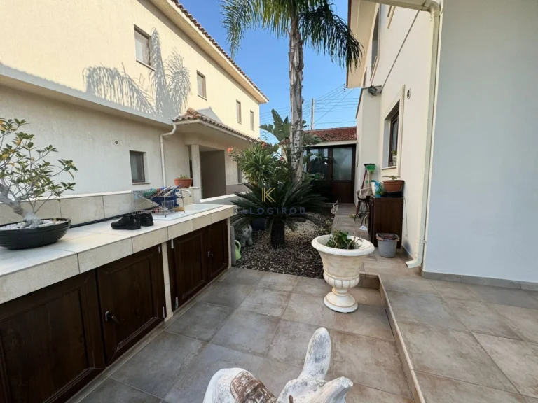 4 Bedroom House for Sale in Aradippou, Larnaca District