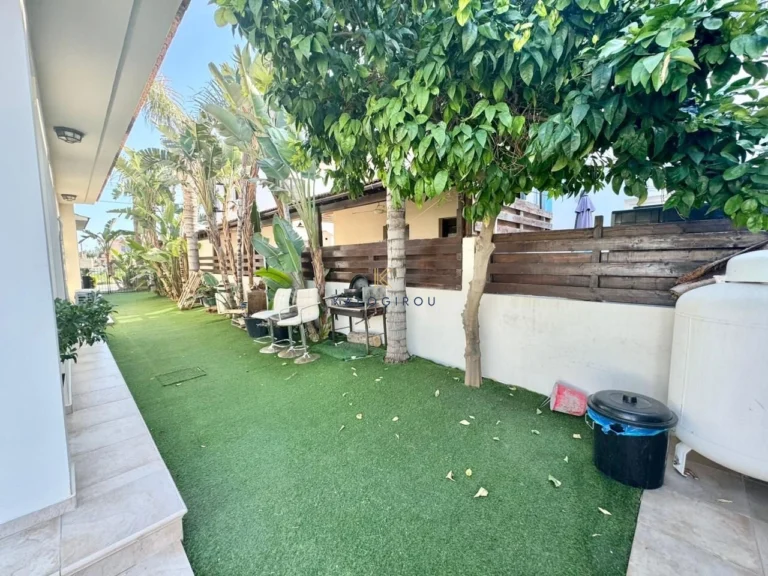 4 Bedroom House for Sale in Aradippou, Larnaca District