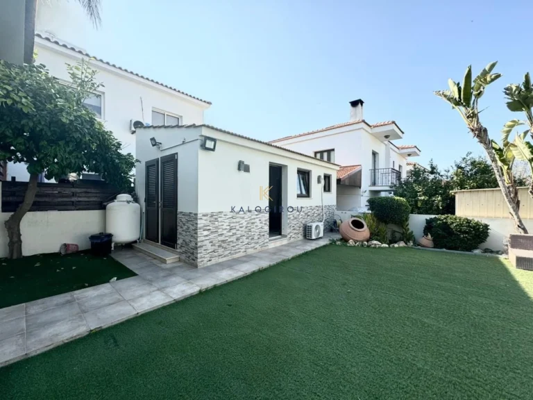 4 Bedroom House for Sale in Aradippou, Larnaca District