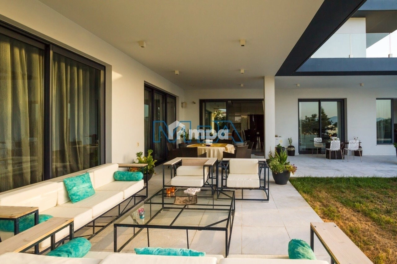 700m² House for Rent in Engomi, Nicosia District