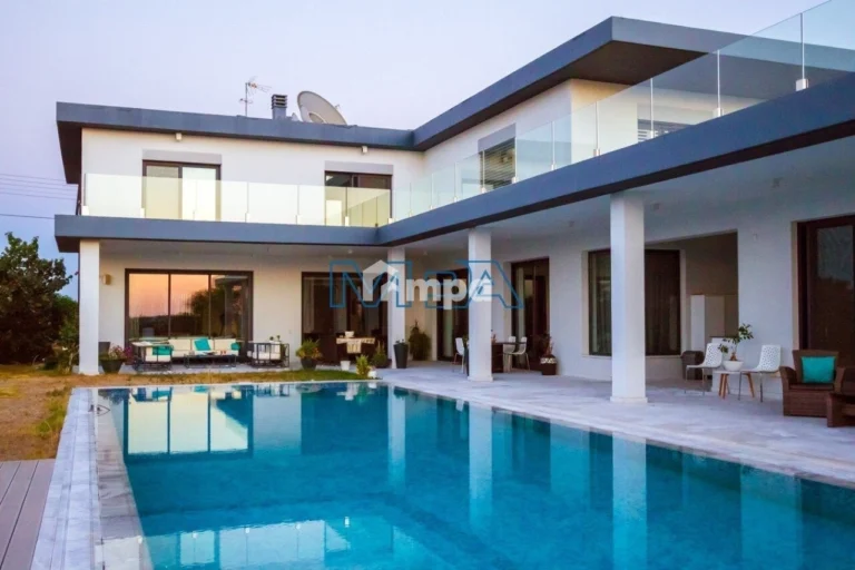 700m² House for Rent in Engomi, Nicosia District