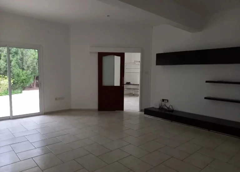 5 Bedroom House for Sale in Pentakomo, Limassol District