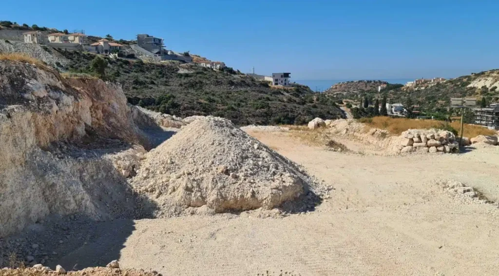 2,000m² Plot for Sale in Agios Tychonas, Limassol District
