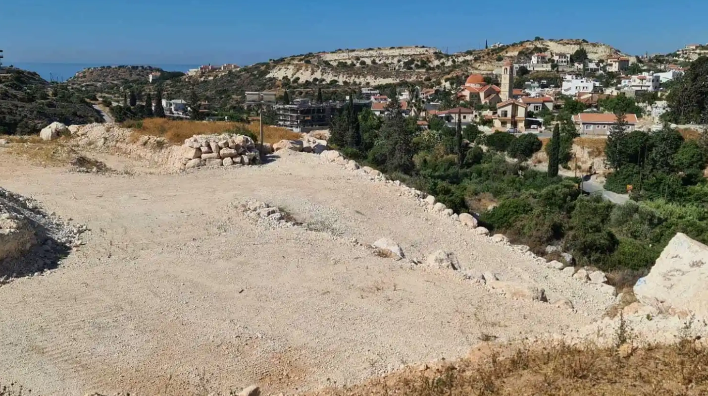 2,000m² Plot for Sale in Agios Tychonas, Limassol District