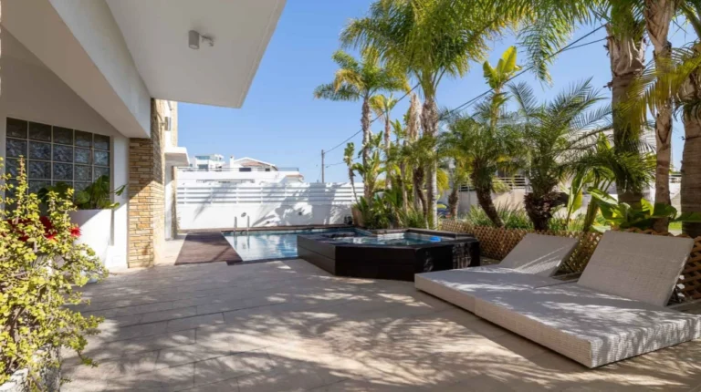 6+ Bedroom House for Sale in Limassol – Kapsalos