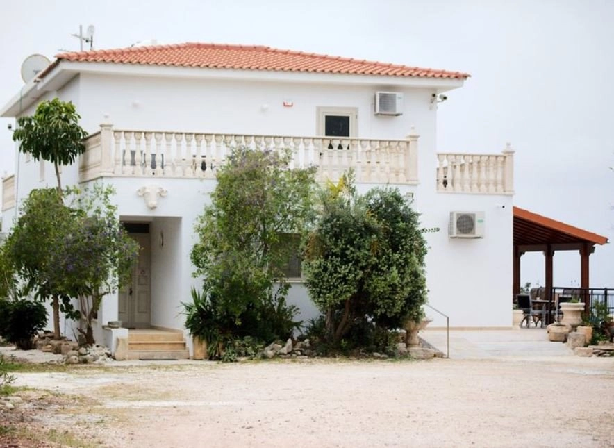 5 Bedroom House for Sale in Kissonerga, Paphos District