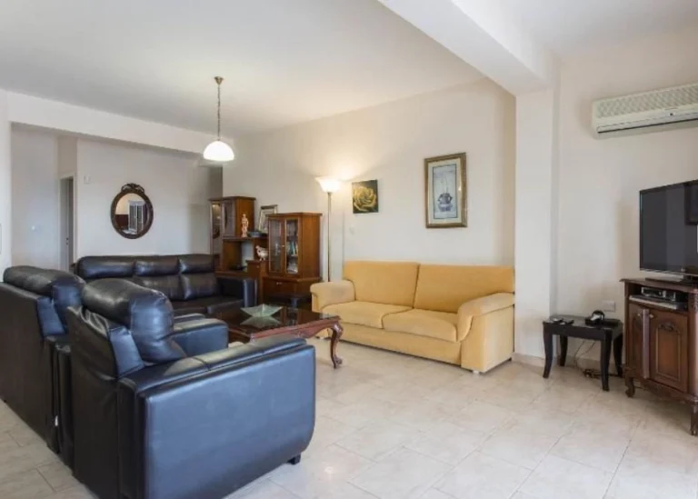5 Bedroom House for Sale in Kissonerga, Paphos District