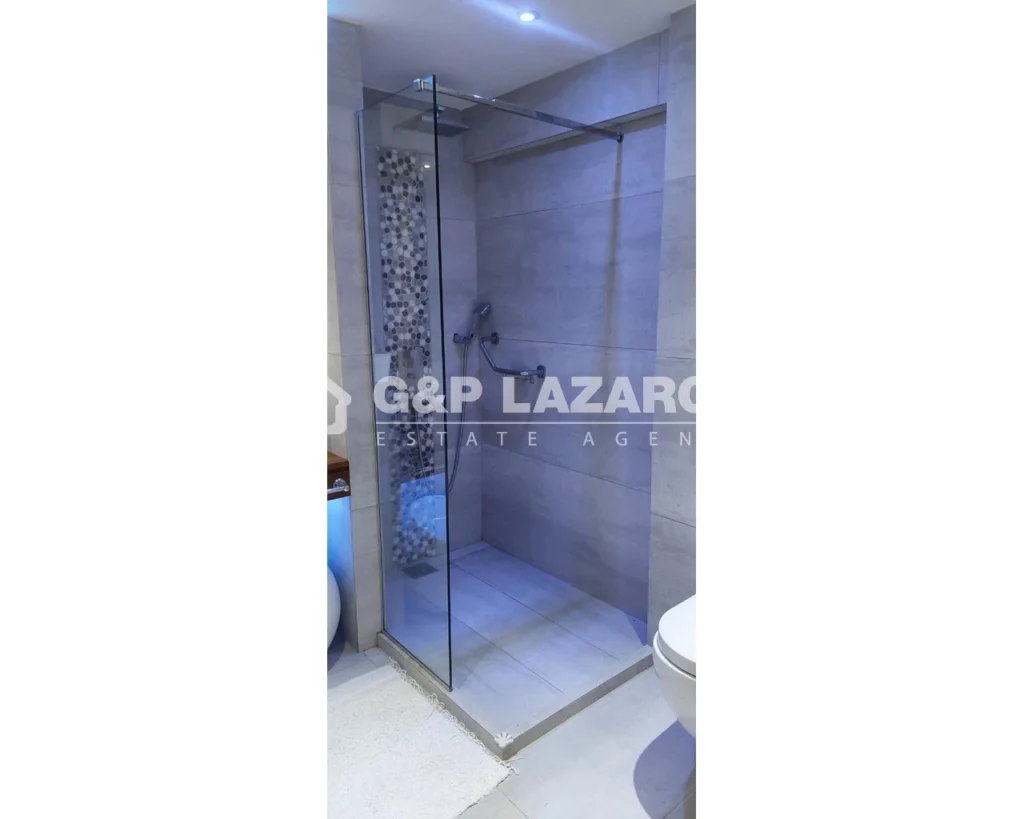 5 Bedroom House for Sale in Moniatis, Limassol District