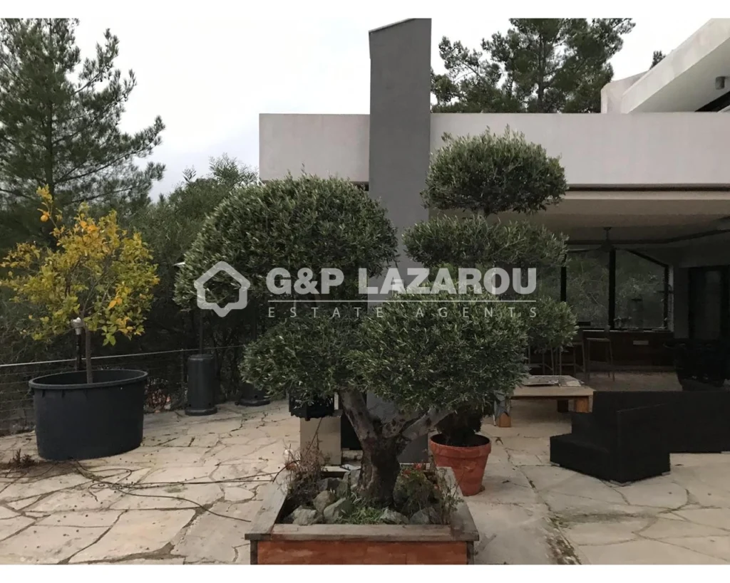 5 Bedroom House for Sale in Moniatis, Limassol District