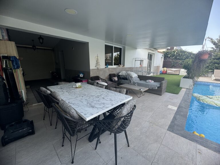 4 Bedroom House for Sale in Pervolia Larnacas