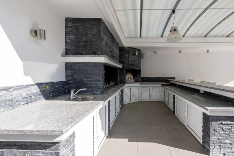 5 Bedroom House for Sale in Pyrgos Lemesou, Limassol District