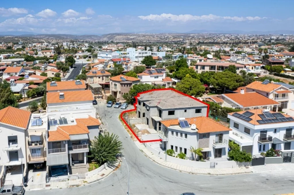 690m² Building for Sale in Episkopi Lemesou, Limassol District