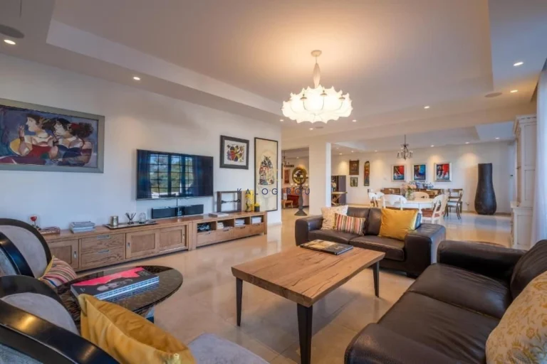 746m² House for Sale in Engomi, Nicosia District