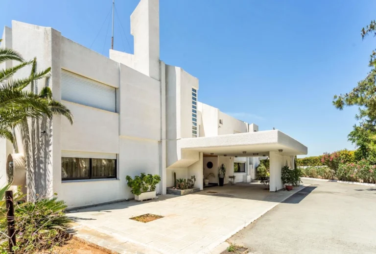 6+ Bedroom House for Sale in Agios Tychonas, Limassol District