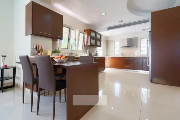 422m² House for Sale in Paphos – Universal