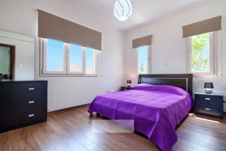 422m² House for Sale in Paphos – Universal