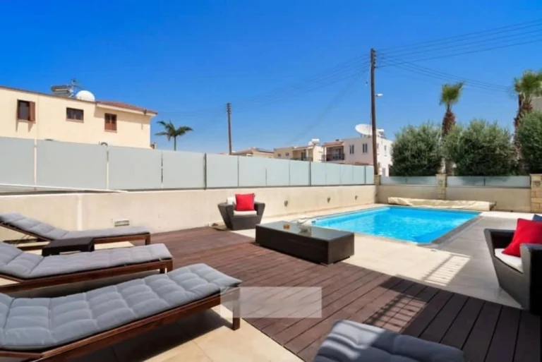 422m² House for Sale in Paphos – Universal