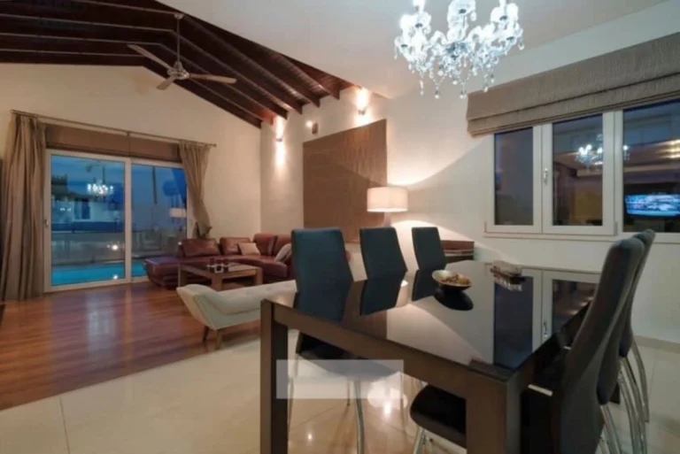 422m² House for Sale in Paphos – Universal
