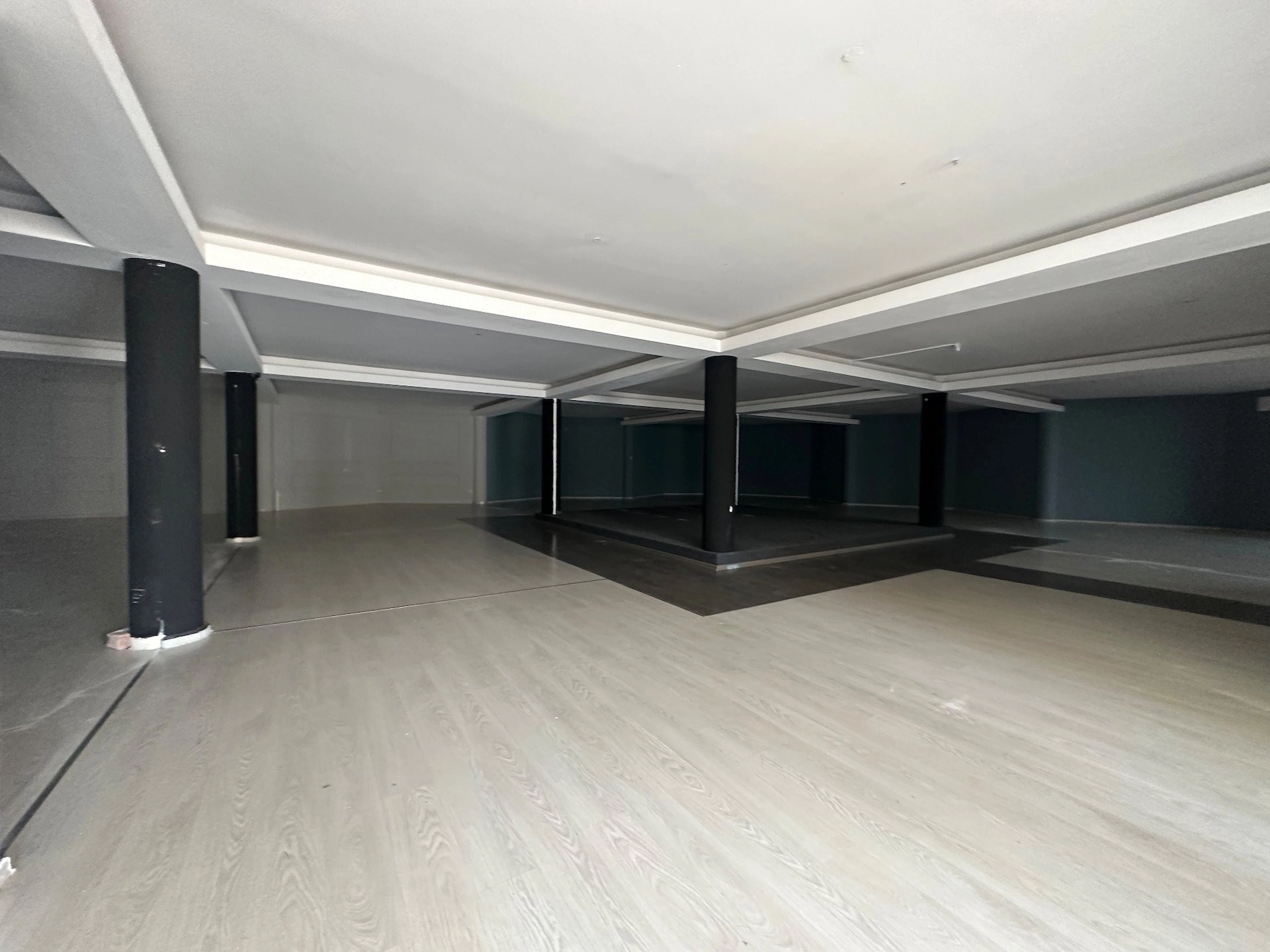 600m² Commercial for Rent in Kato Polemidia, Limassol District