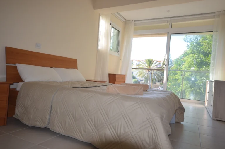 3 Bedroom House for Sale in Tombs Of the Kings, Paphos District