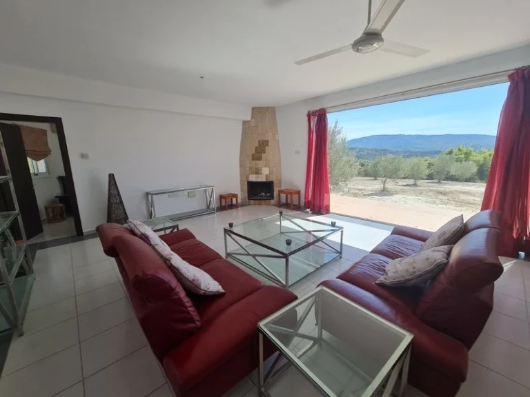 3 Bedroom House for Sale in Polemi, Paphos District