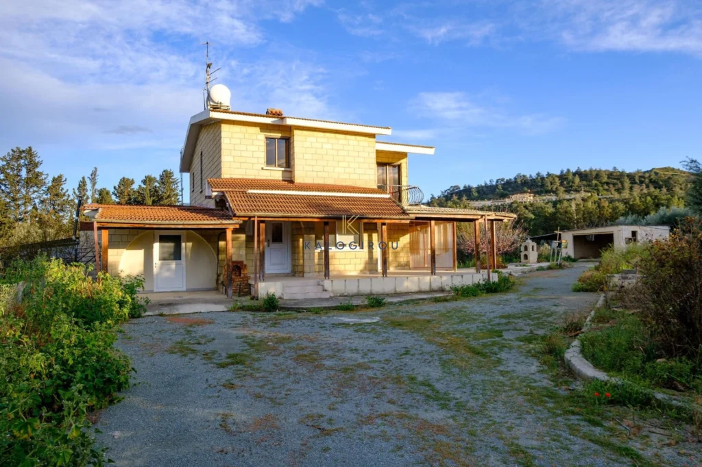 3 Bedroom House for Sale in Pyrga Larnakas, Larnaca District