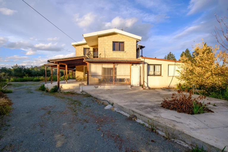 3 Bedroom House for Sale in Pyrga Larnakas, Larnaca District