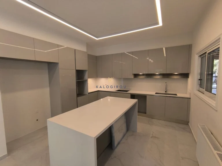 5 Bedroom House for Sale in Pervolia Larnacas