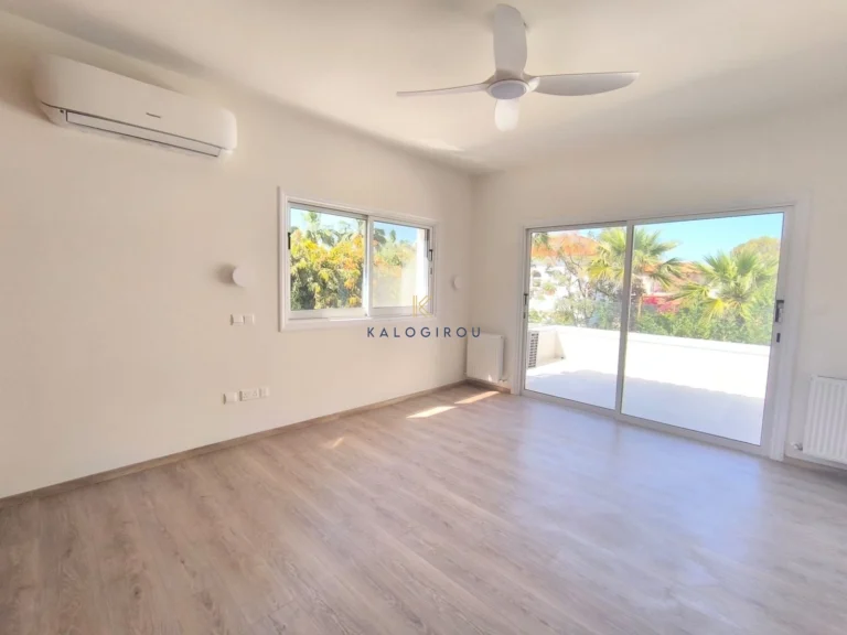 5 Bedroom House for Sale in Pervolia Larnacas