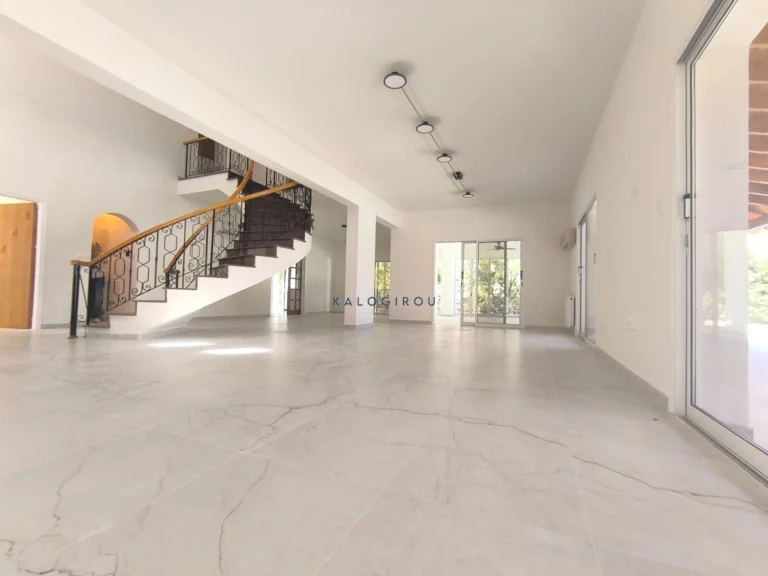 5 Bedroom House for Sale in Pervolia Larnacas