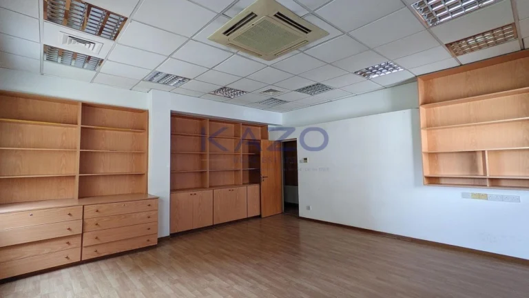 520m² Building for Sale in Agios Dometios, Nicosia District