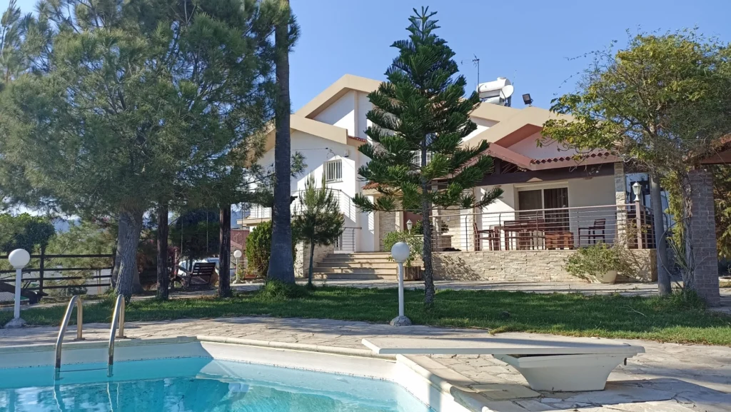 5 Bedroom House for Sale in Pyrgos Lemesou, Limassol District