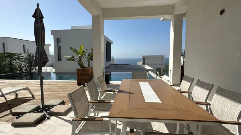 5 Bedroom House for Sale in Chlorakas, Paphos District