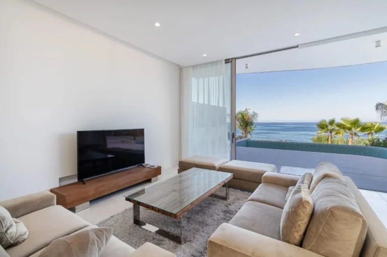 6+ Bedroom House for Sale in Kissonerga, Paphos District