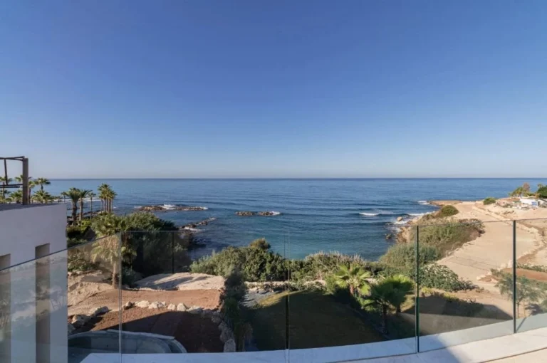 5 Bedroom House for Sale in Kissonerga, Paphos District