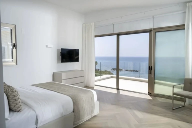 5 Bedroom House for Sale in Kissonerga, Paphos District