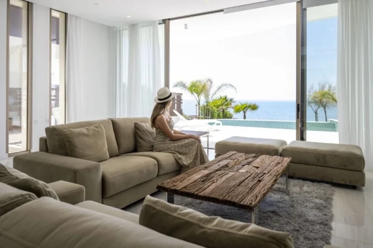 5 Bedroom House for Sale in Kissonerga, Paphos District