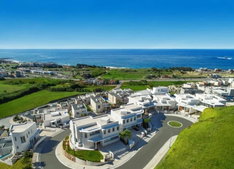 4 Bedroom House for Sale in Chlorakas, Paphos District