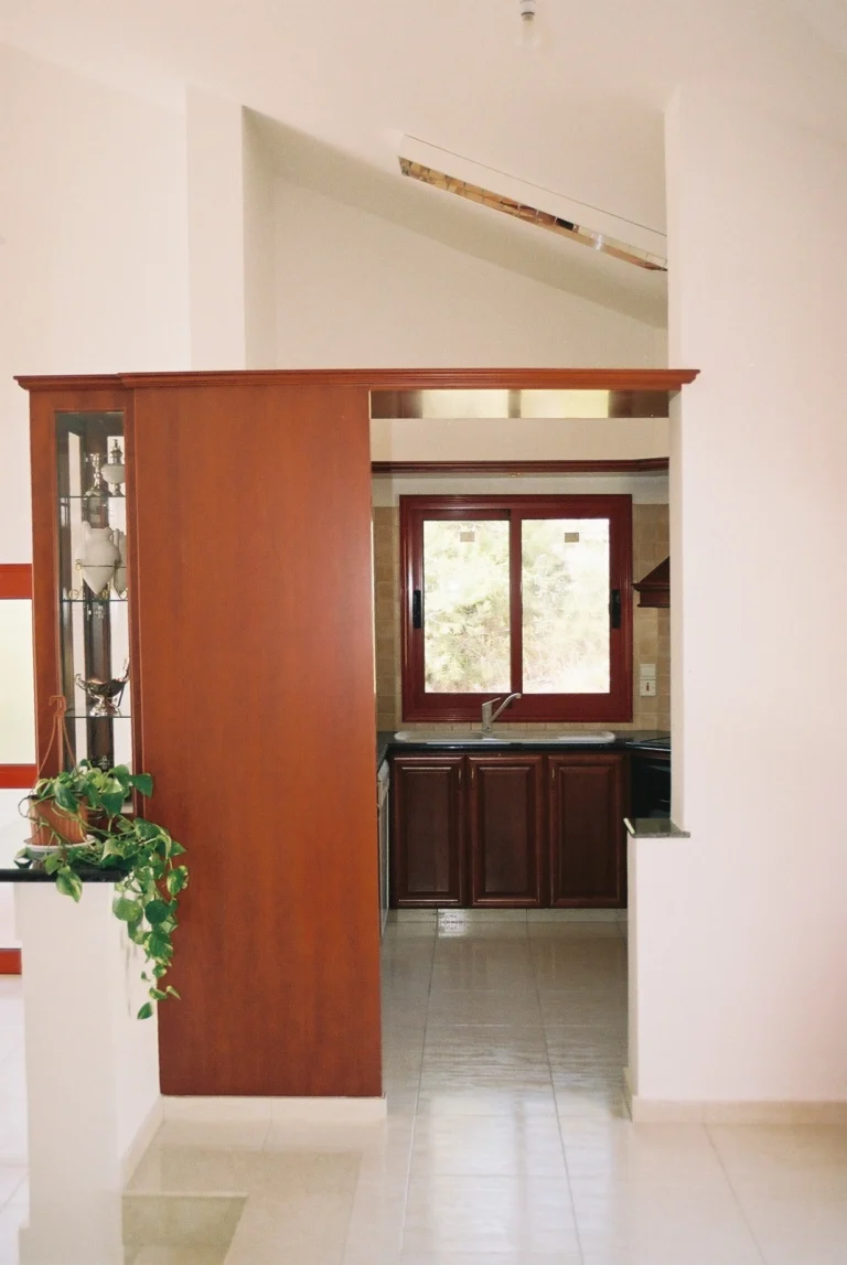 5 Bedroom House for Sale in Moniatis, Limassol District