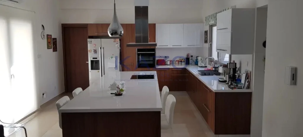 4 Bedroom House for Sale in Pyrgos Lemesou, Limassol District