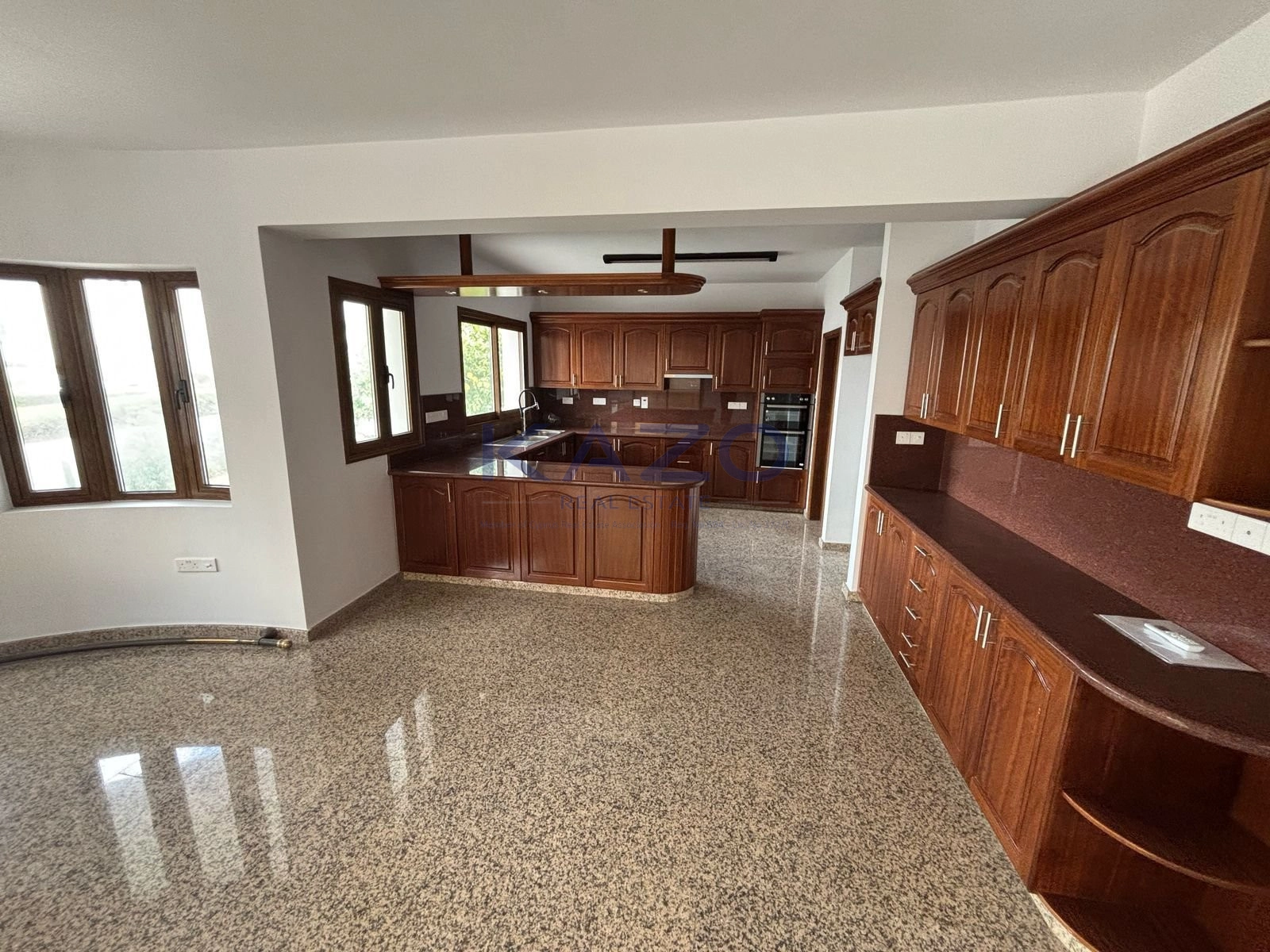 540m² Office for Rent in Limassol District