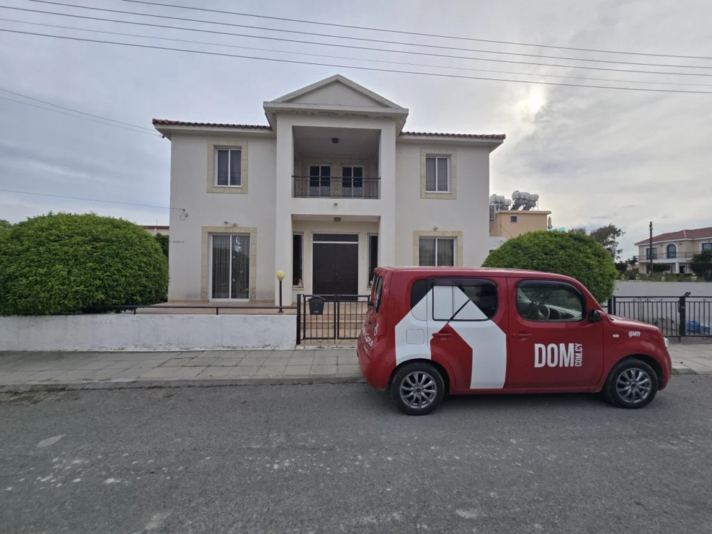 4 Bedroom House for Sale in Oroklini, Larnaca District