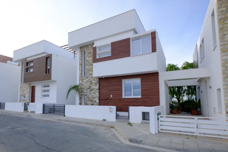 5 Bedroom House for Sale in Dromolaxia, Larnaca District
