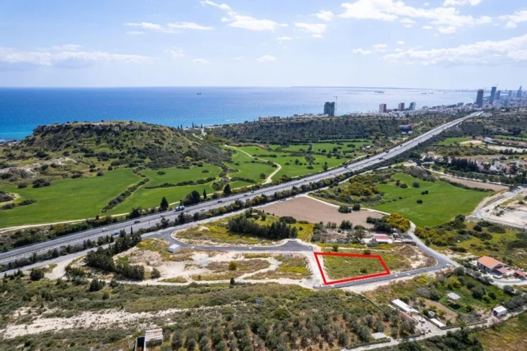 1,100m² Plot for Sale in Agios Tychonas, Limassol District