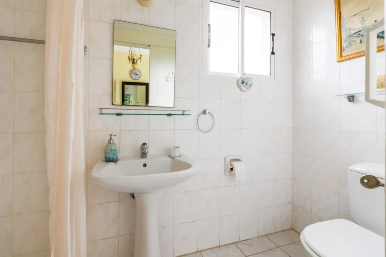 3 Bedroom House for Sale in Tombs Of the Kings, Paphos District