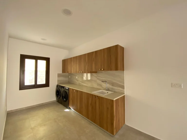 6+ Bedroom House for Sale in Limassol District